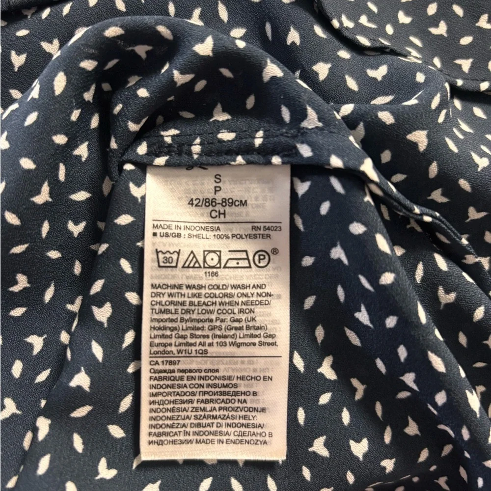 Navy and White Patterned Blouse‎